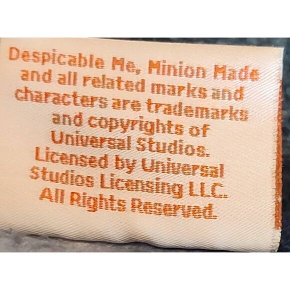 DESPICABLE ME Plush blanket. 60" x 47". No stains. EUC. - Picture 10 of 10